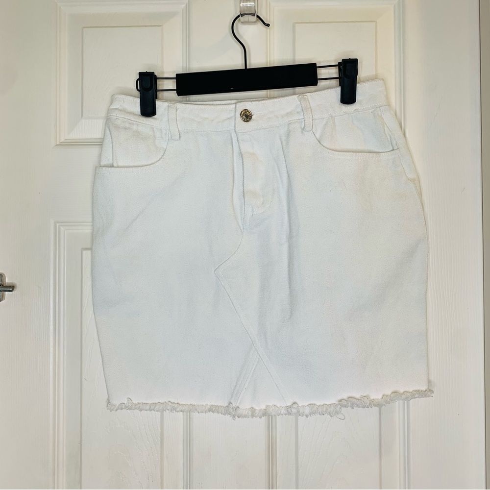 Nasty Gal Daphnea Paris White Denim Skirt RawโHem SizeโSmall